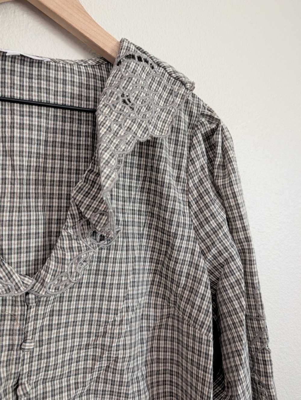 RAISONNEL Ruffled Embroidered Buttondown Top In Brown Pattern Size Small - Picture 8 of 12